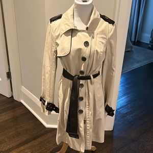 Beautiful trench BCBG